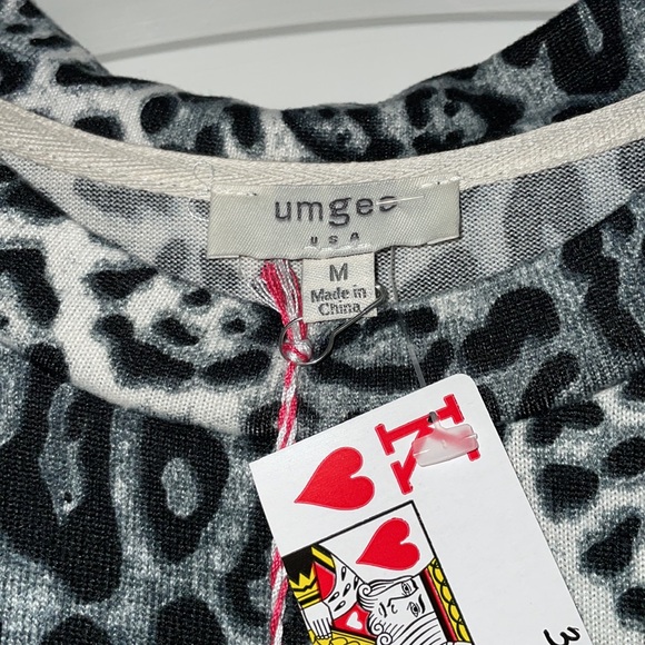 Woman’s Gray black and white leopard print top M NWT by Umgee - Picture 2 of 6